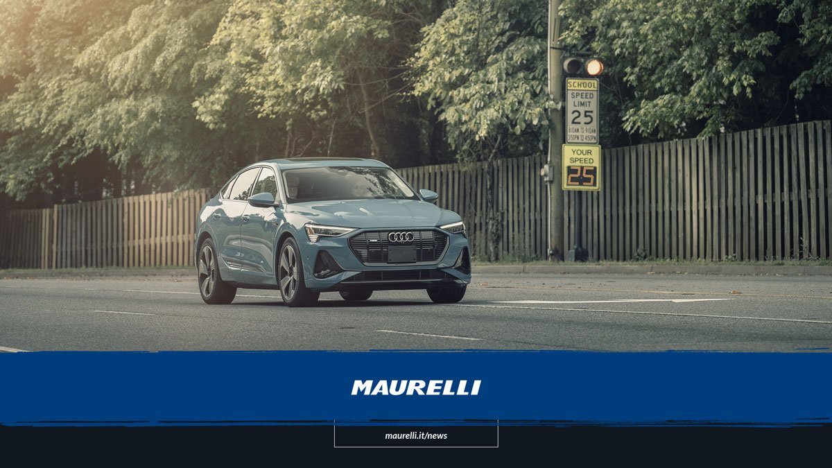 Sicurezza dei veicoli di emergenza e degli scuolabus: avvisi in tempo reale per prevenire le collisioni grazie alla collaborazione tra Audi e Navistar