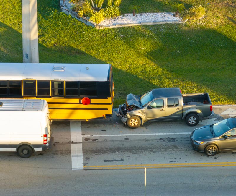 Sicurezza dei veicoli di emergenza e degli scuolabus avvisi in tempo reale per prevenire le collisioni grazie alla collaborazione tra Audi e Navistar