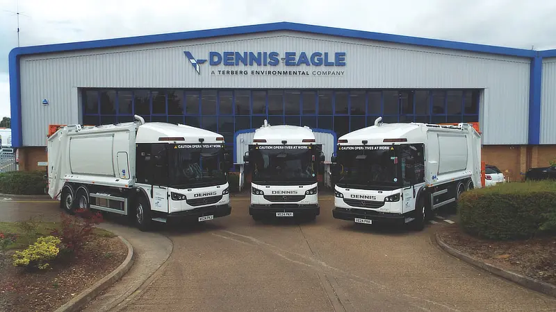 mezzi dennis eagle parcheggiati in esposizione