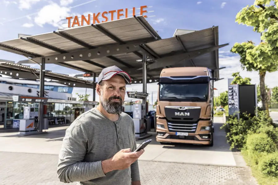 man driver app utilizzata per fare rifornimento