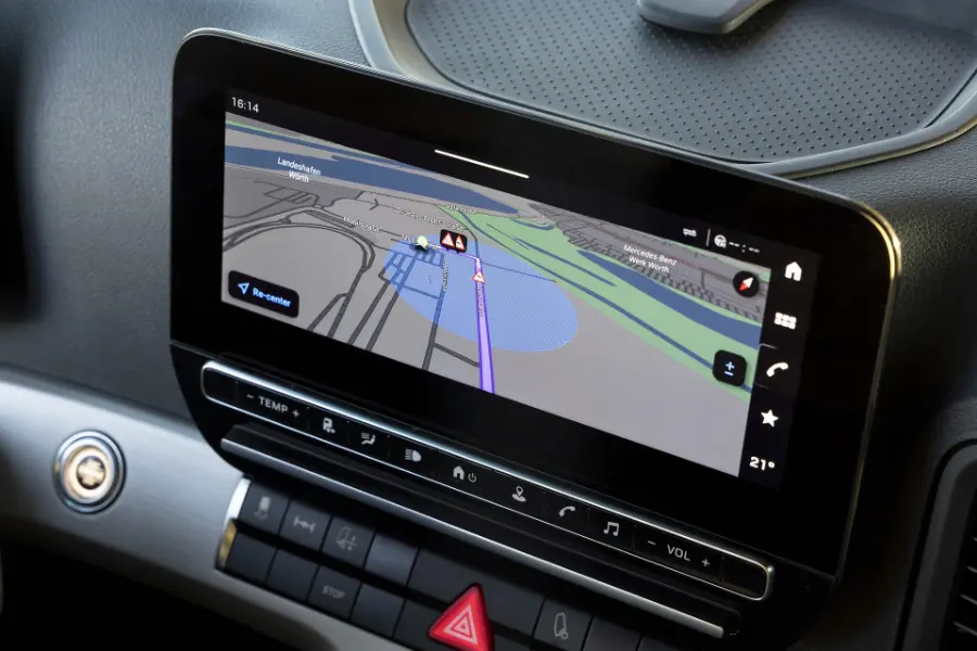 navigatore con Connected Traffic Warnings di Mercedes-benz