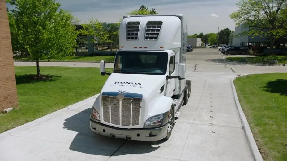 concept honda camion idrogeno impatto zero visto frontalmente