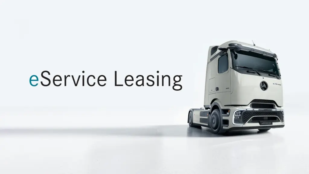 Camion elettrico Mercedes-Benz eActros accanto al logo eService Leasing di Daimler Truck
