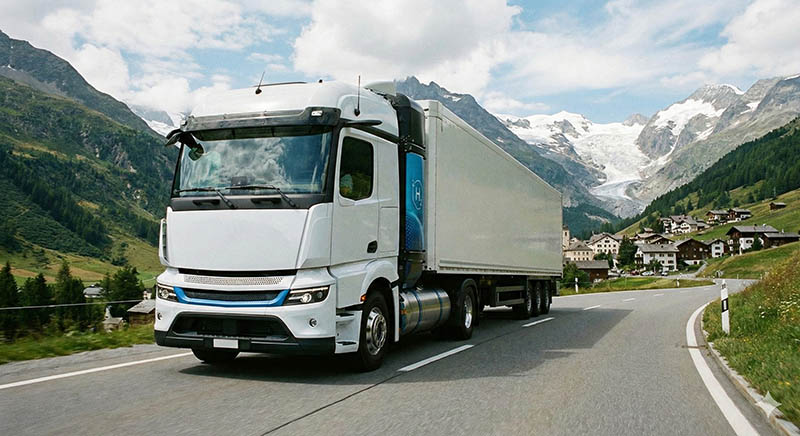 Camion a idrogeno Mercedes Benz in test sulle Alpi